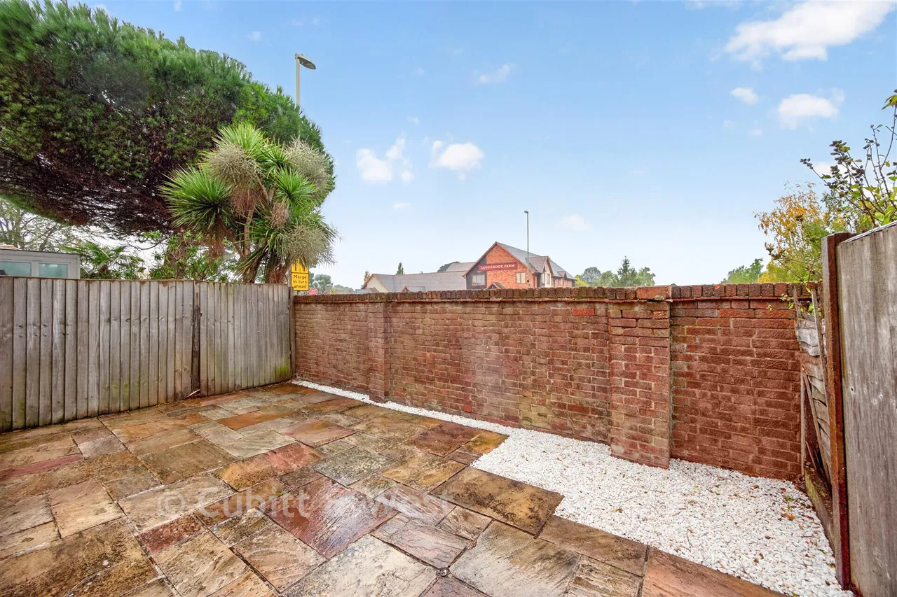 Regents Court, Langstone, PO9, photo 12
