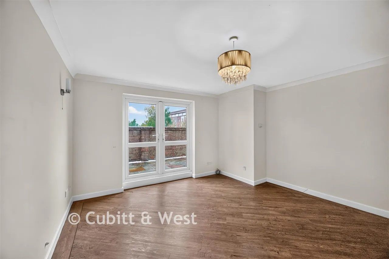 Regents Court, Langstone, PO9, photo 6