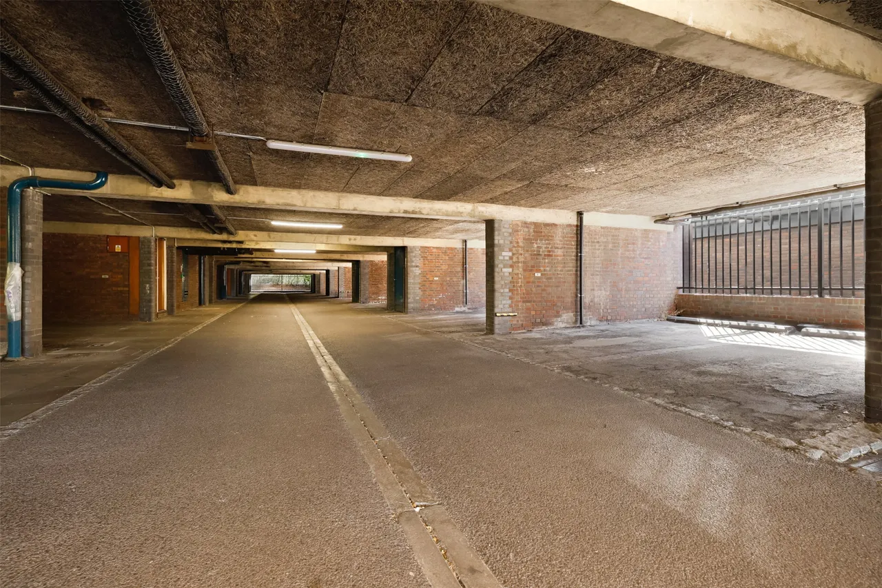 Bancroft Court, Reigate, RH2, photo 12