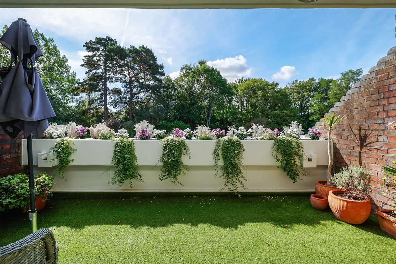 Bancroft Court, Reigate, RH2, photo 8