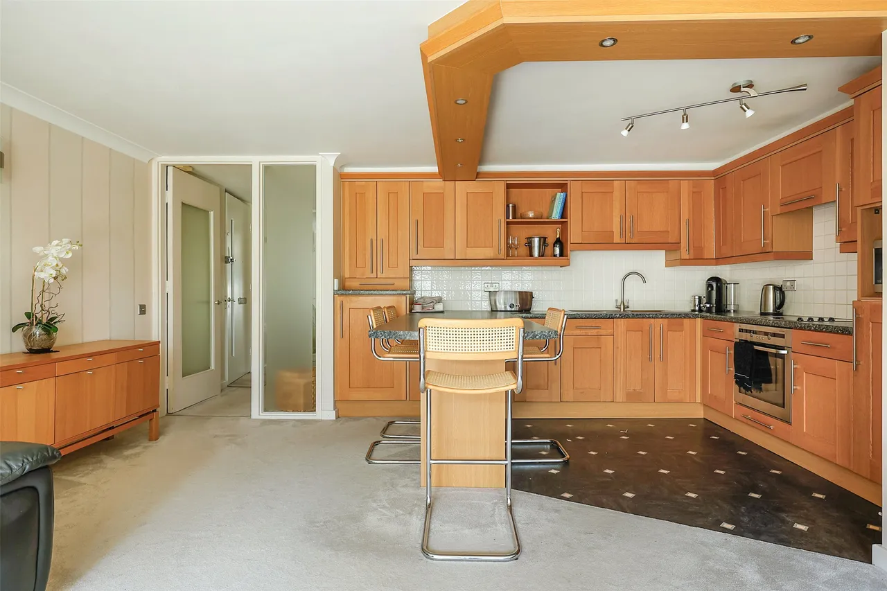 Bancroft Court, Reigate, RH2, photo 10