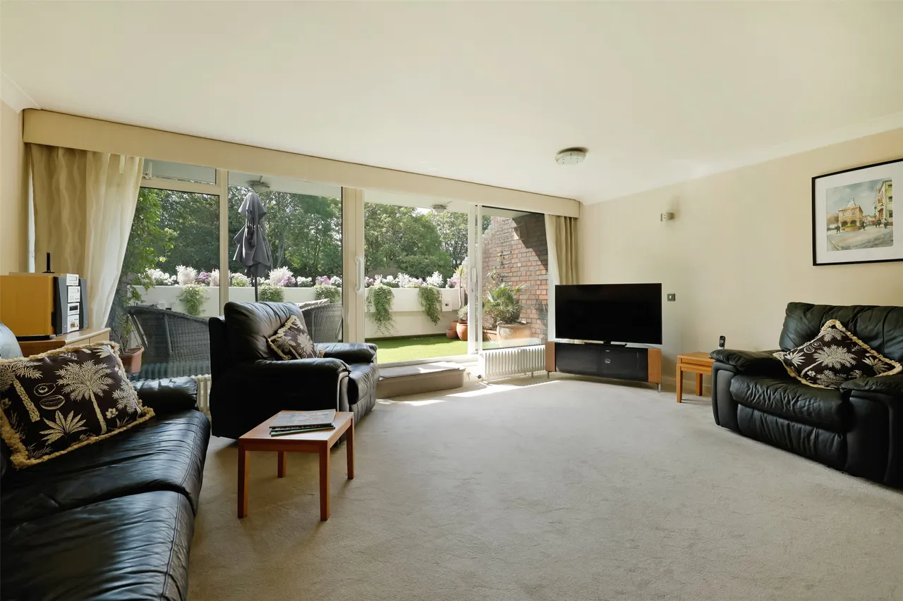 Bancroft Court, Reigate, RH2, photo 4