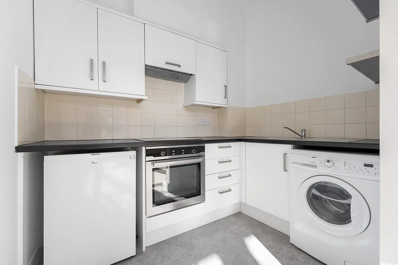 Streatham High Road, Streatham, SW16, photo 5