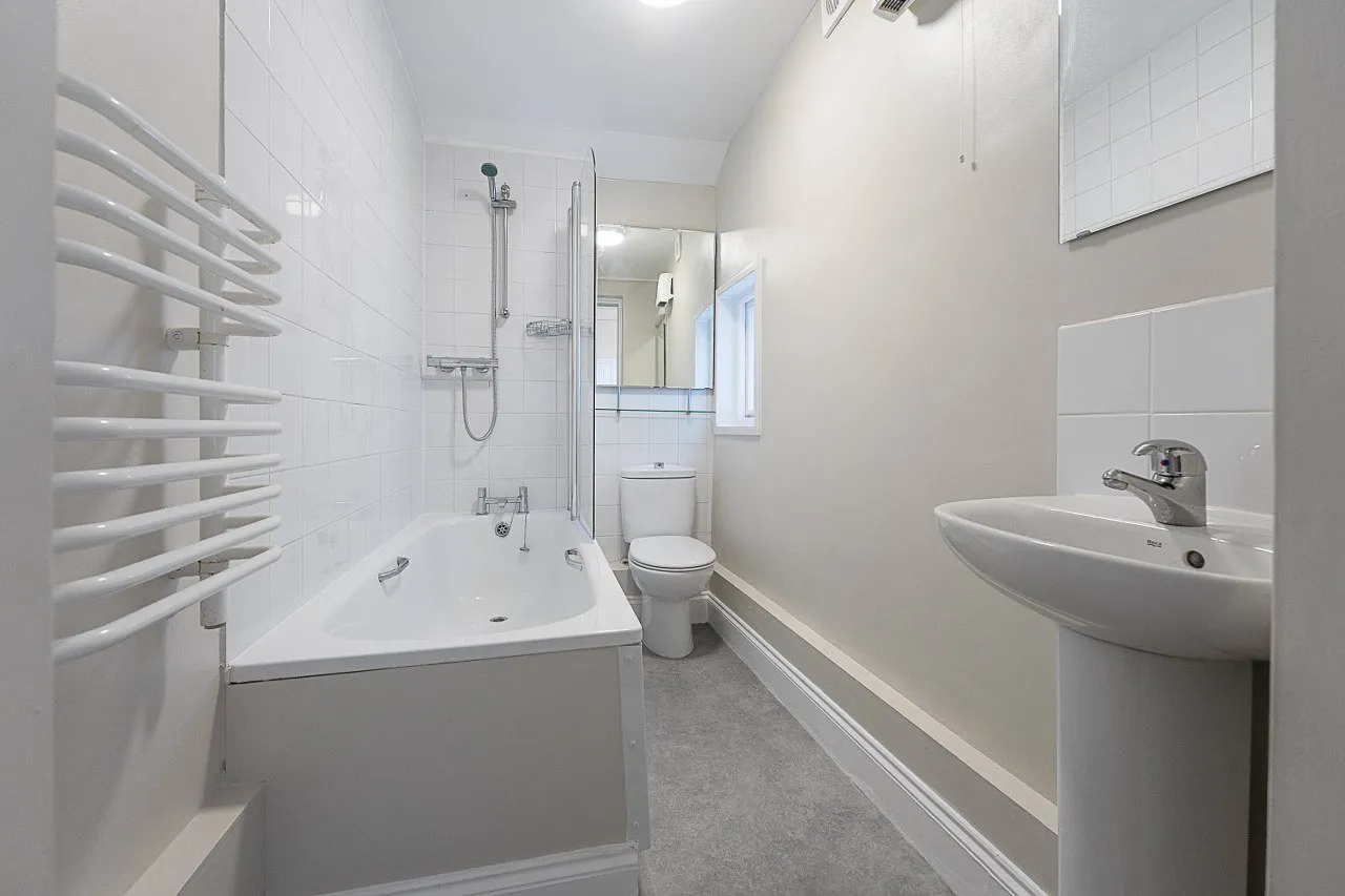 Streatham High Road, Streatham, SW16, photo 12