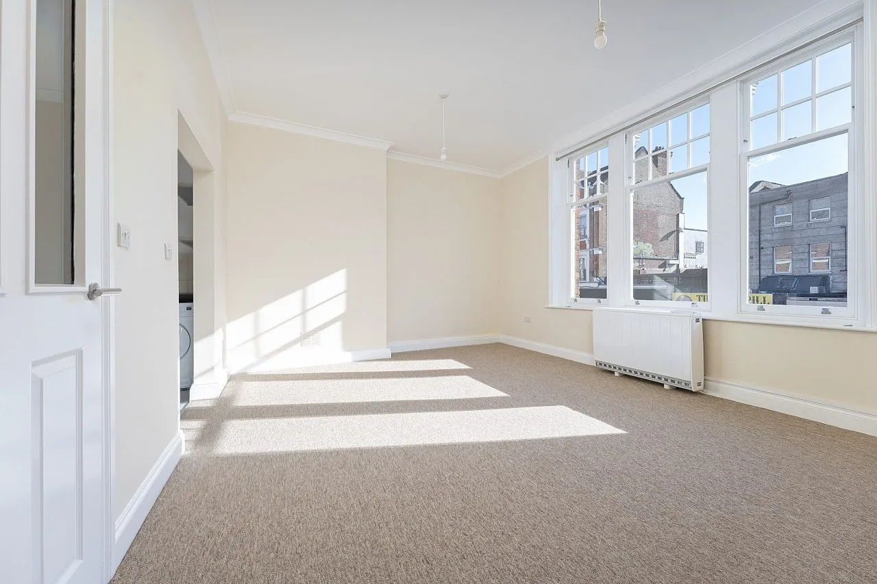 Streatham High Road, Streatham, SW16, photo 2