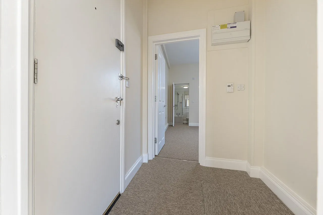 Streatham High Road, Streatham, SW16, photo 7
