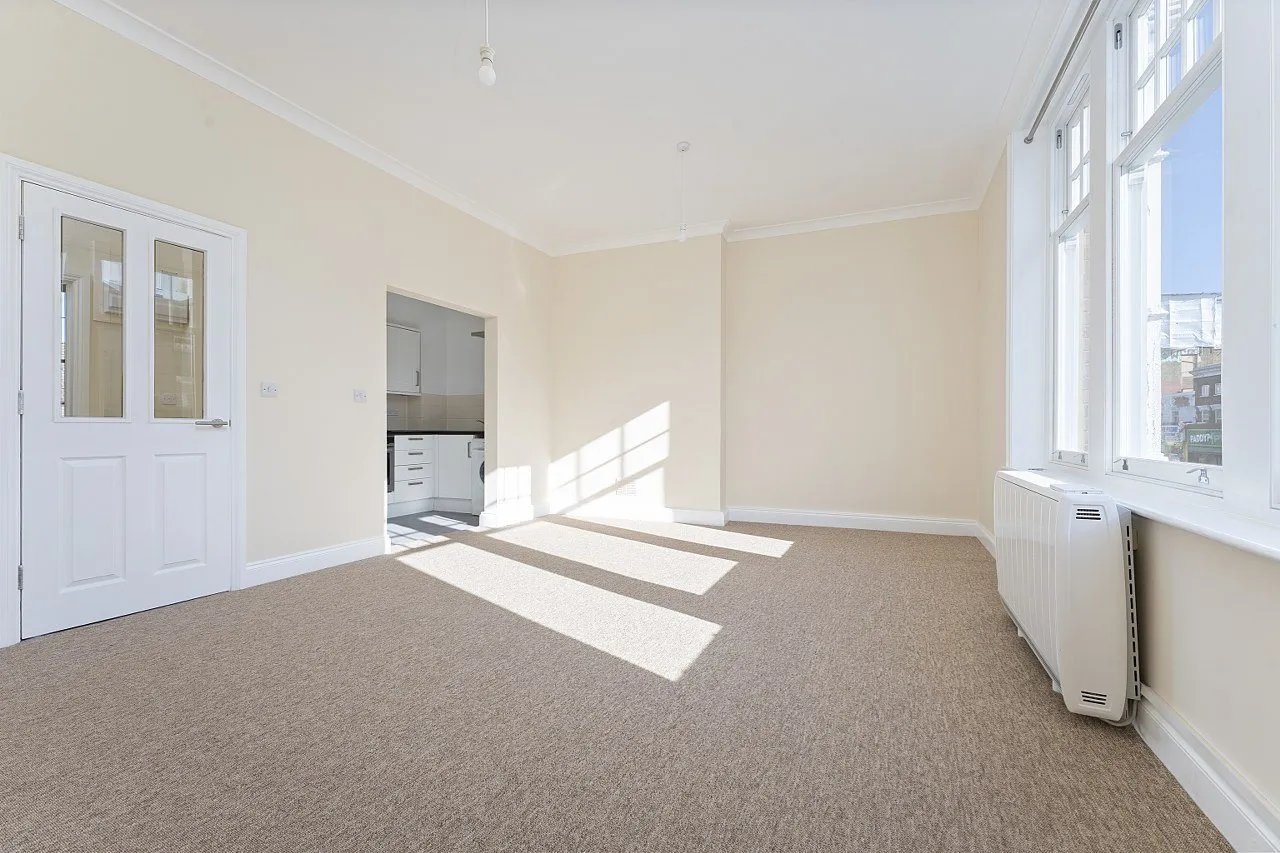 1 bed flat to rent, Streatham High Road, Streatham, SW16