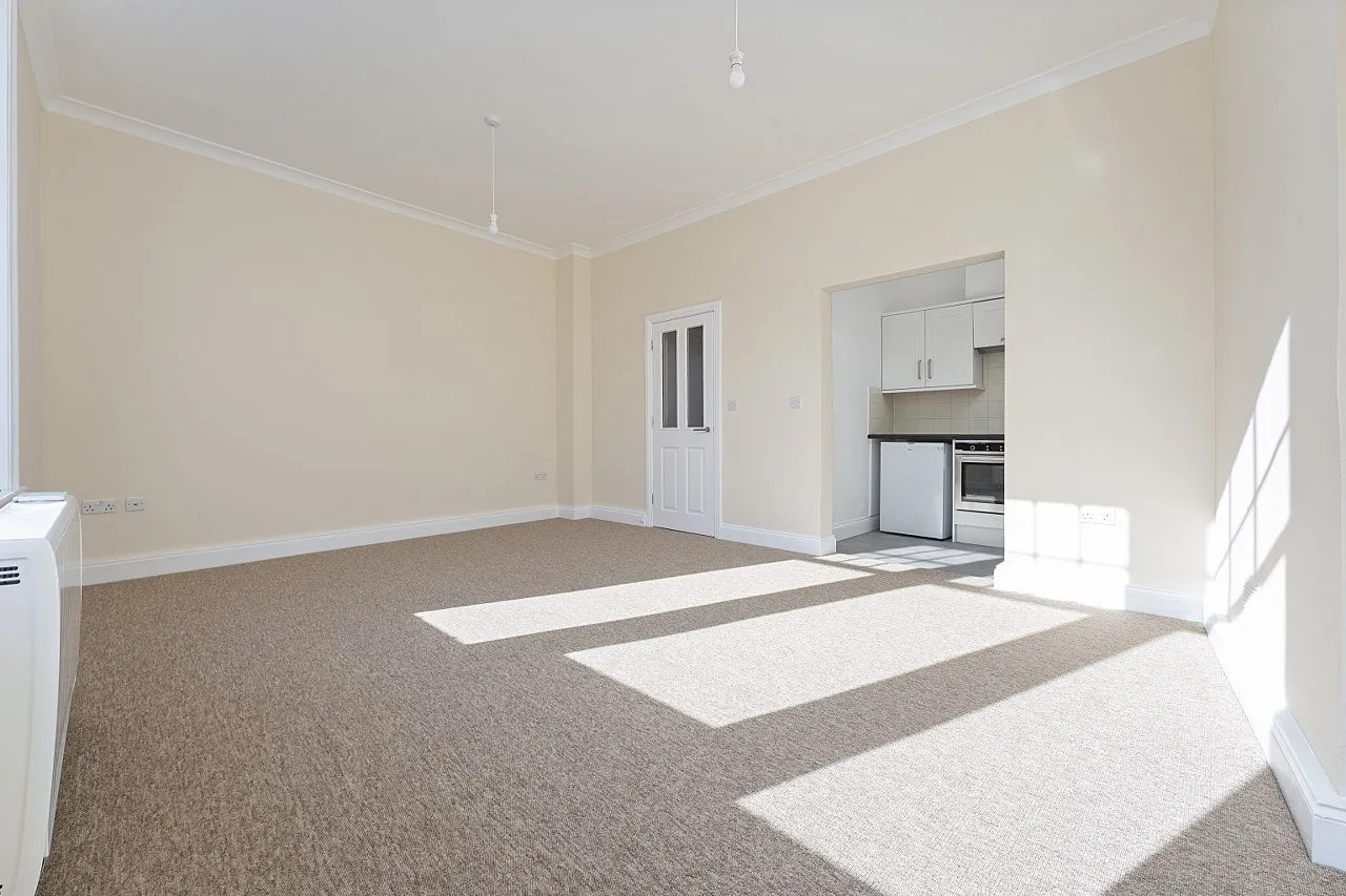 Streatham High Road, Streatham, SW16, photo 6