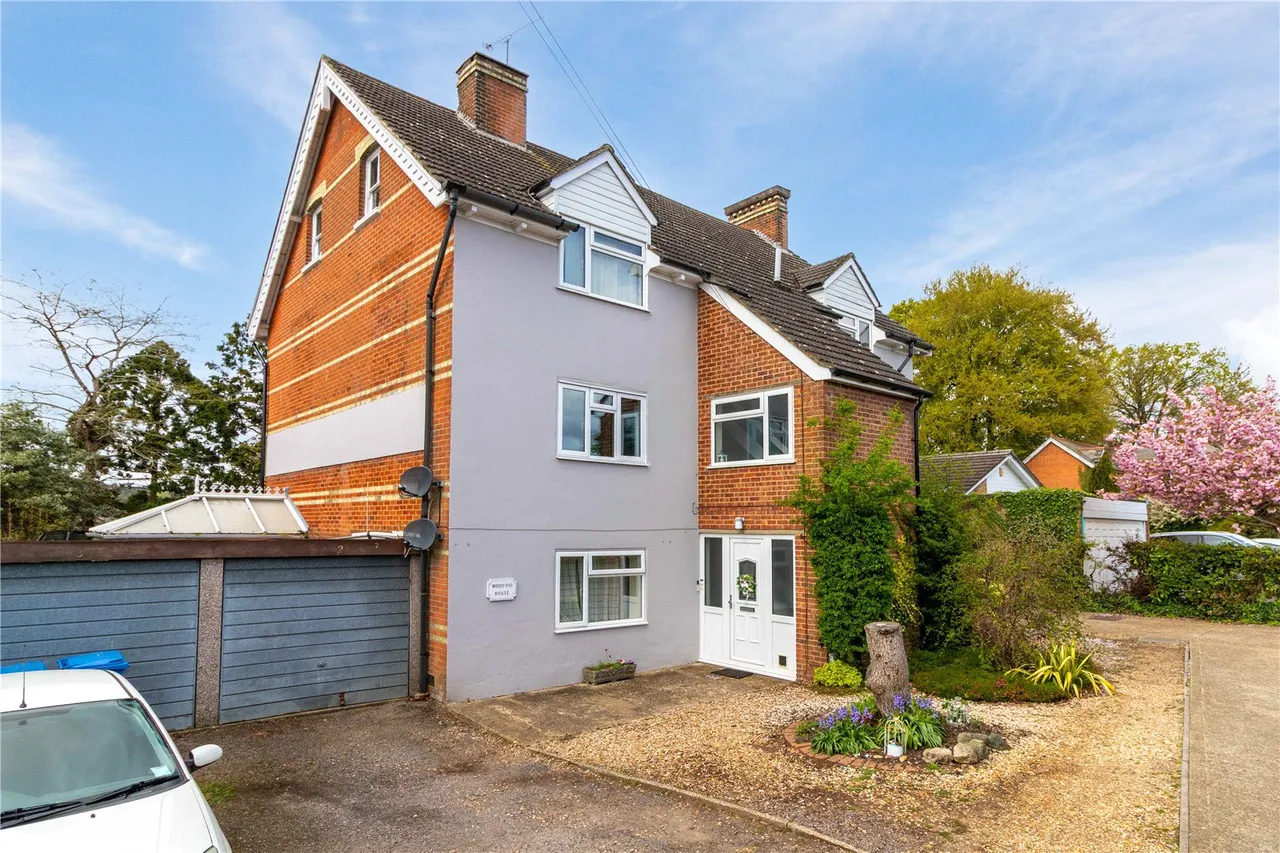 3 bed flat for sale — Cargate Terrace, Aldershot, Hampshire, GU11 3EL