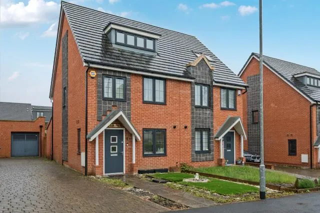 4 bed house for sale, Kennedy Avenue, High Wycombe, HP11