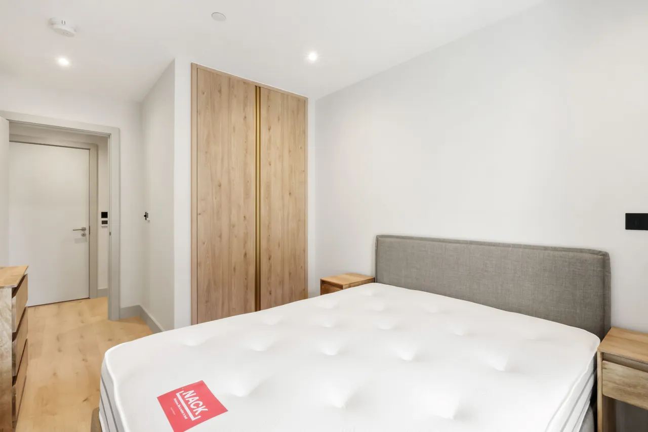 London, NW9, photo 10