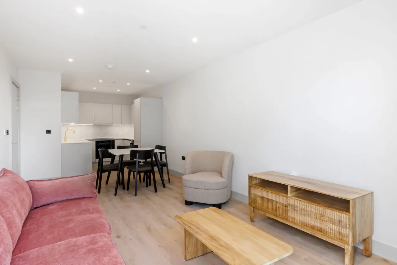 London, NW9, photo 17