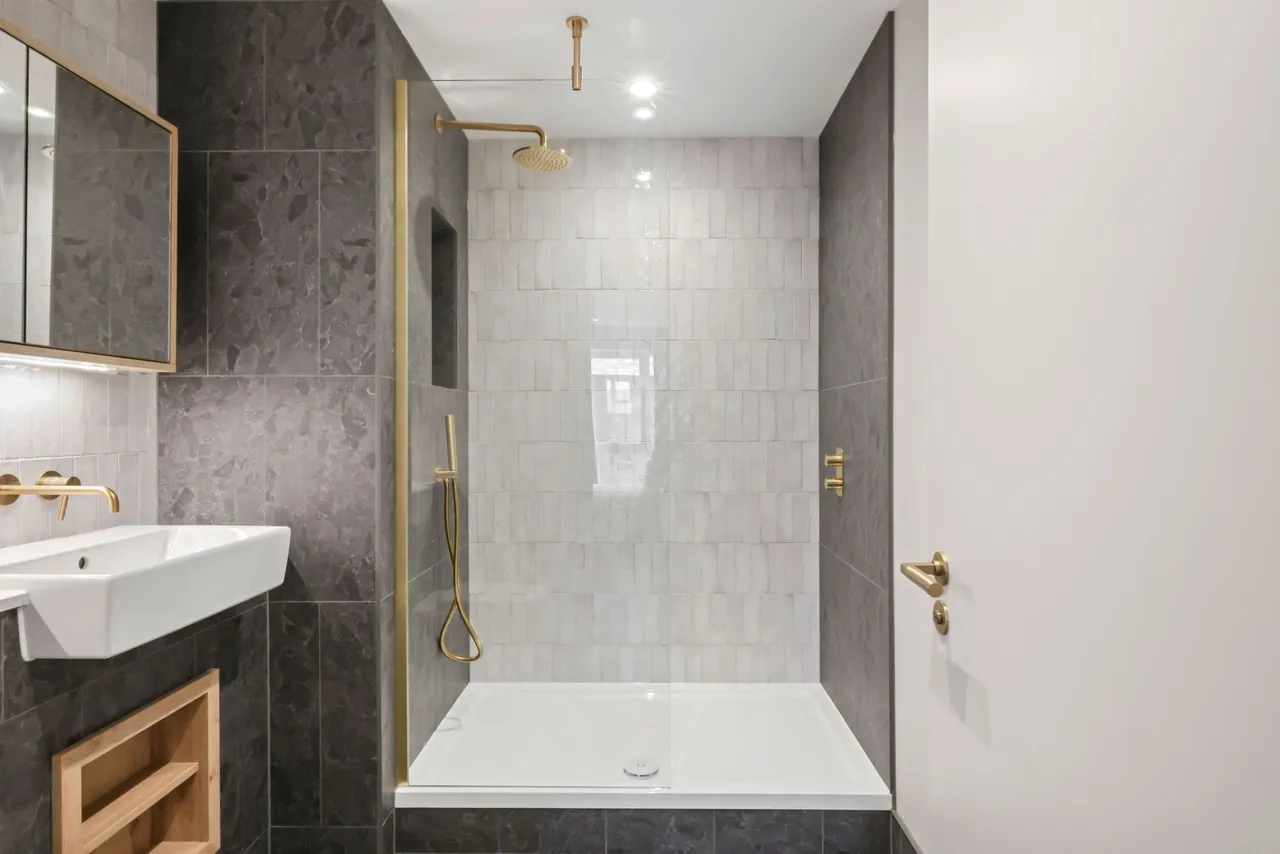 2 bed flat to rent, London, NW9