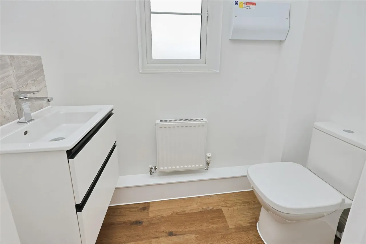 Church Road, Woodton, NR35, photo 5
