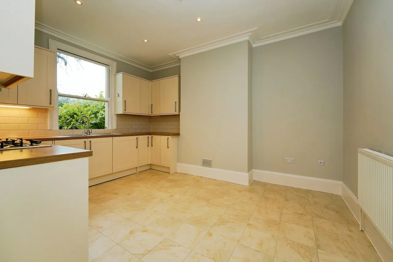 Selkirk Street, Cheltenham, GL52, photo 3