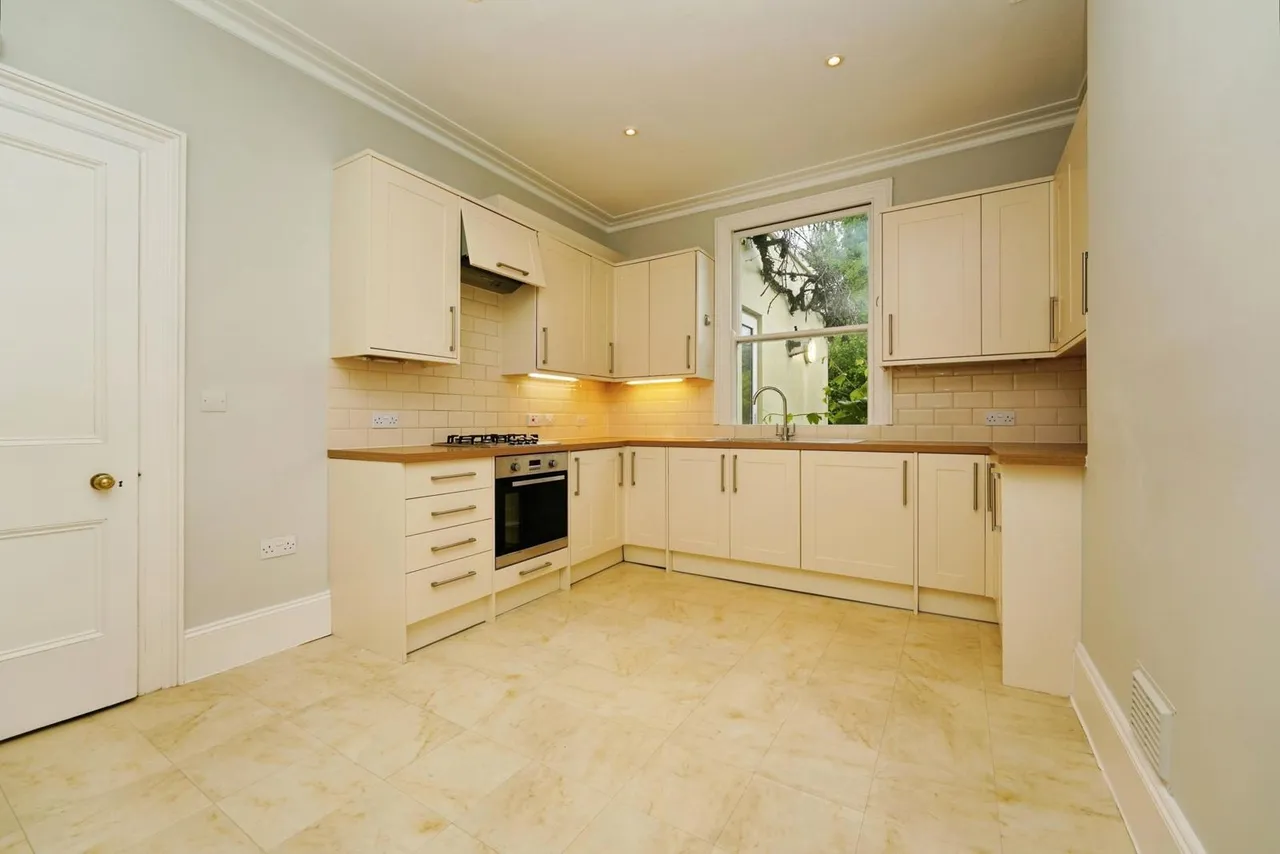 Selkirk Street, Cheltenham, GL52, photo 2