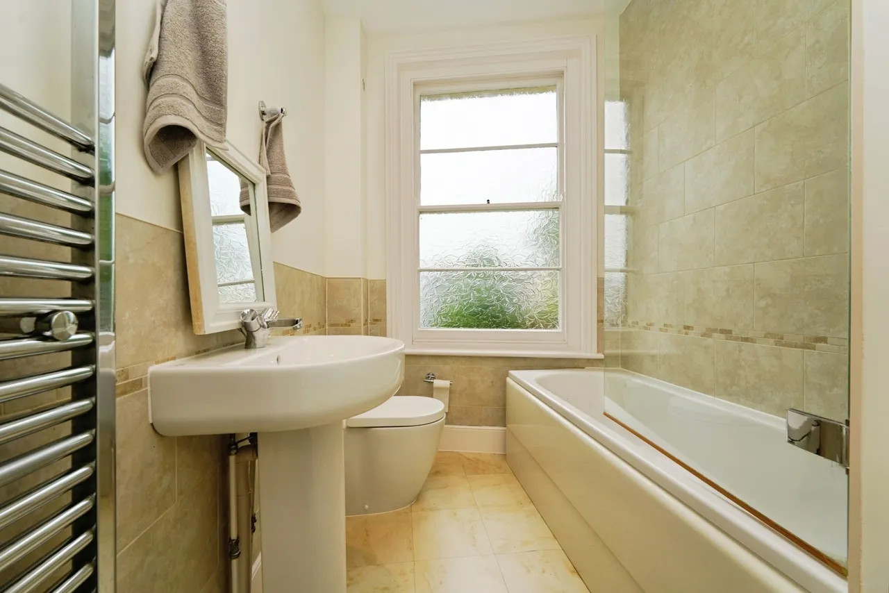 Selkirk Street, Cheltenham, GL52, photo 13
