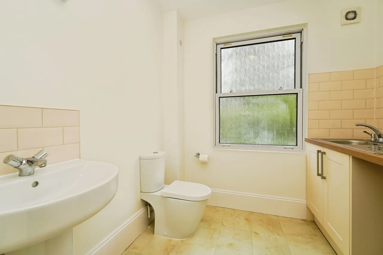 Selkirk Street, Cheltenham, GL52, photo 12