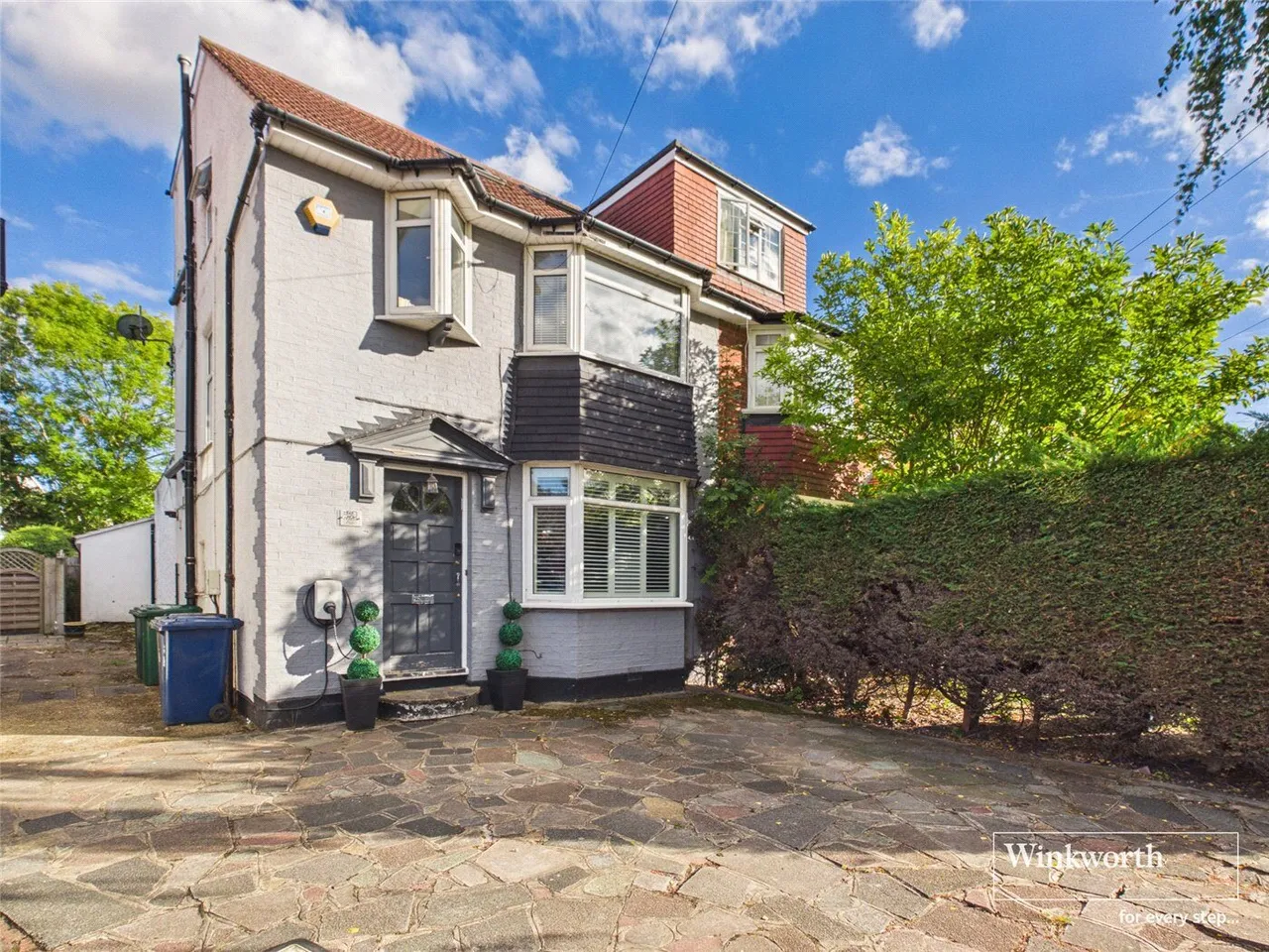 4 bed house for sale, Farm Road, Edgware, HA8