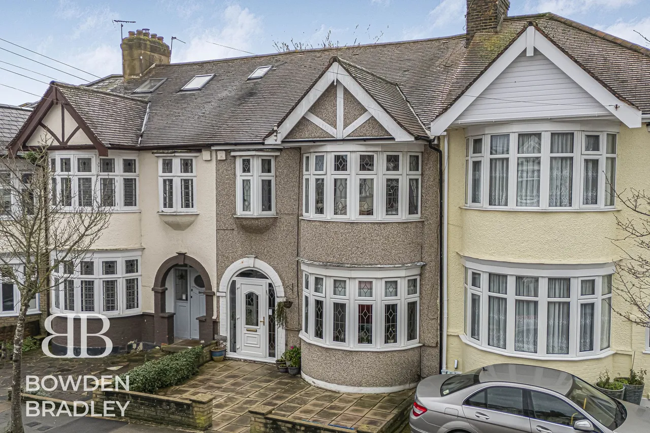 3 bed house for sale — Bute Road, Barkingside, IG6