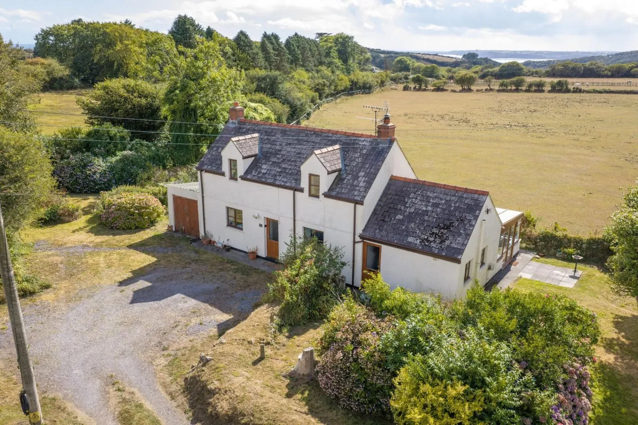 2 bed house for sale, Pendine, Marros, SA33