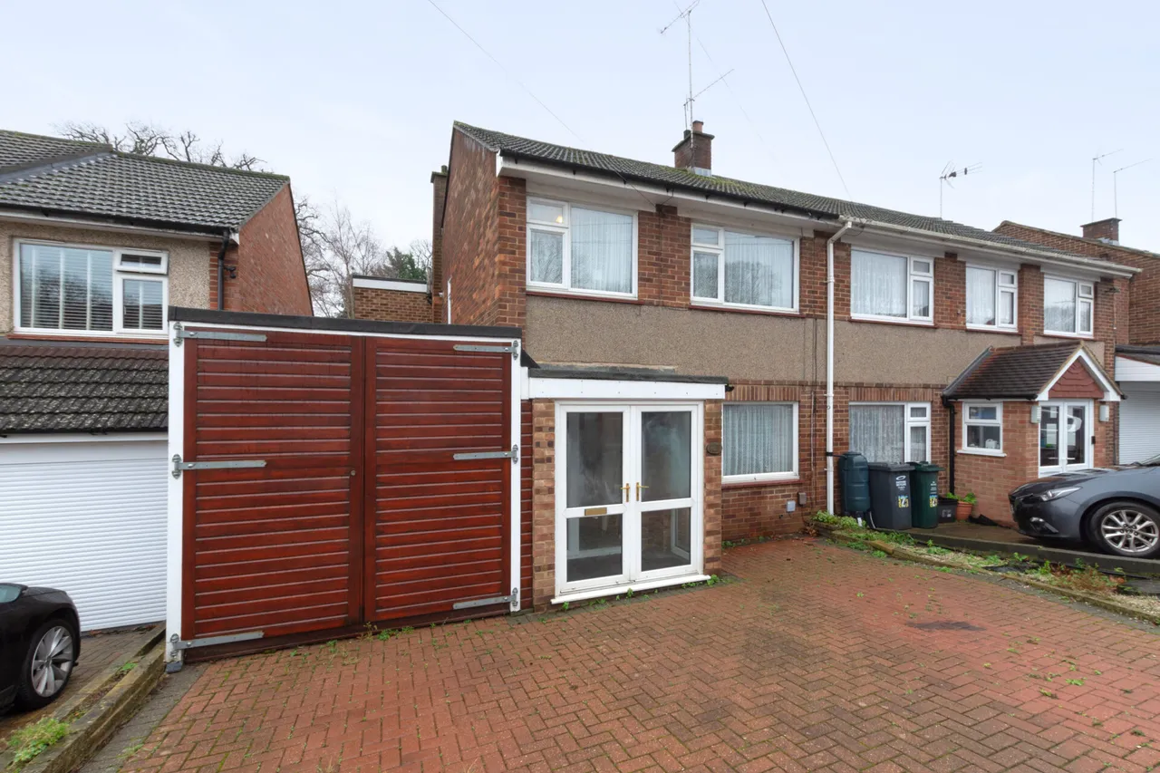 3 bed house for sale — Summerhouse Drive, Bexley