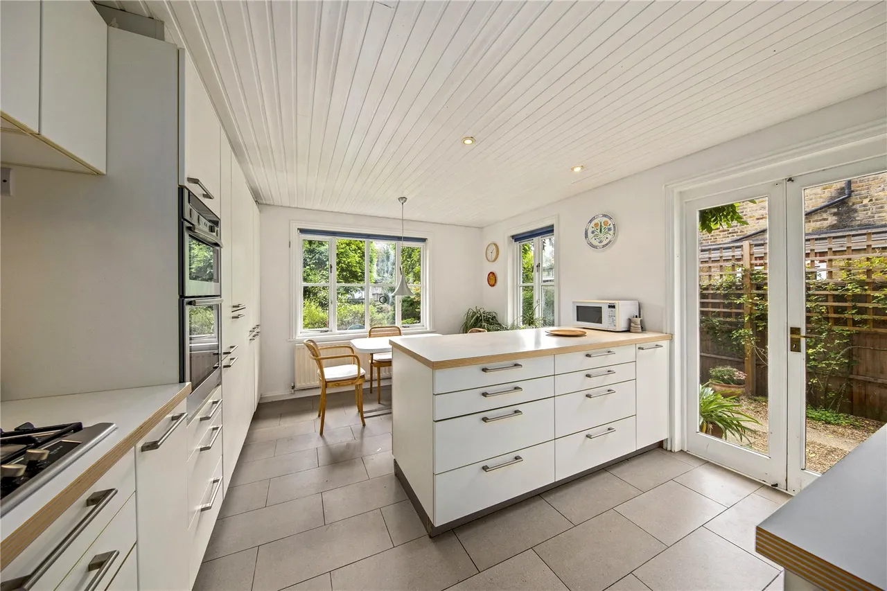 Norman Avenue, St Margarets, TW1, photo 4