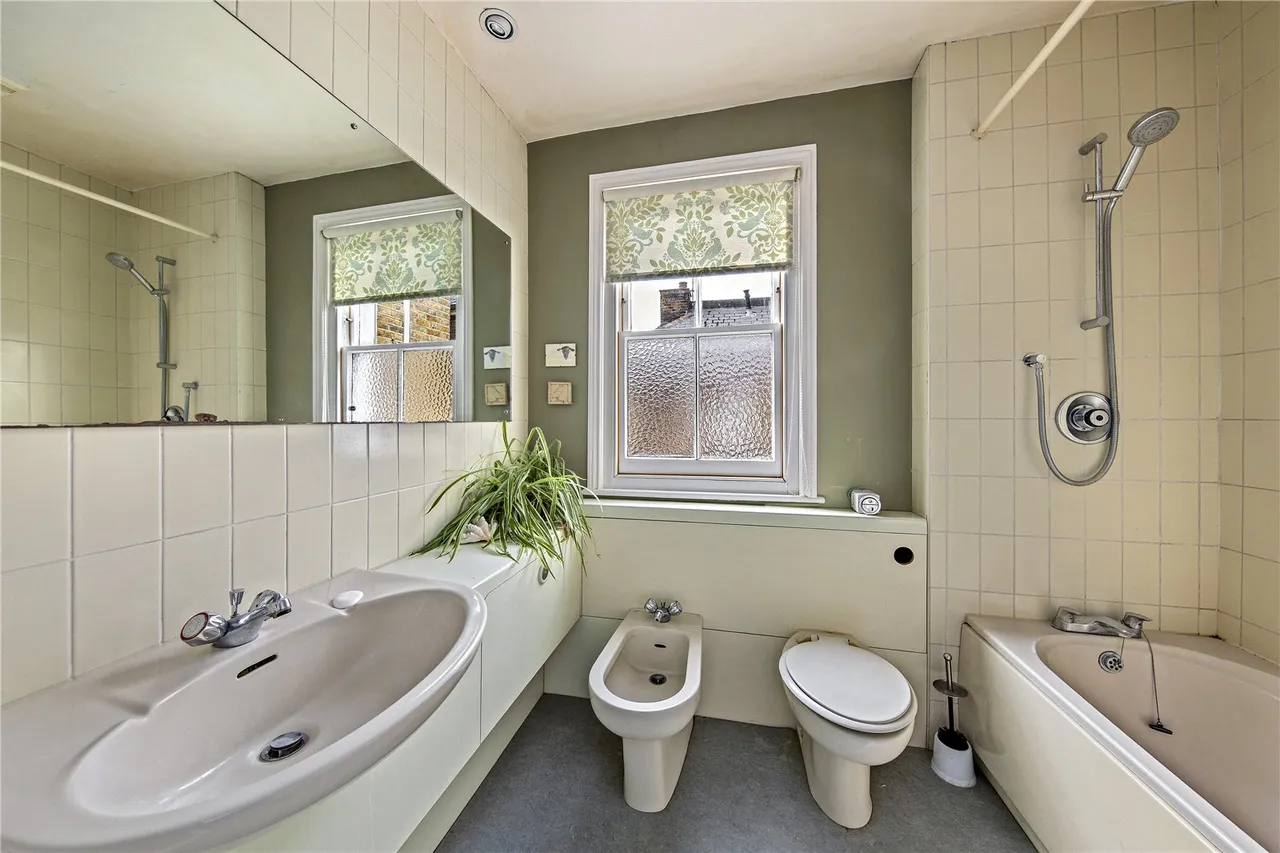 Norman Avenue, St Margarets, TW1, photo 16