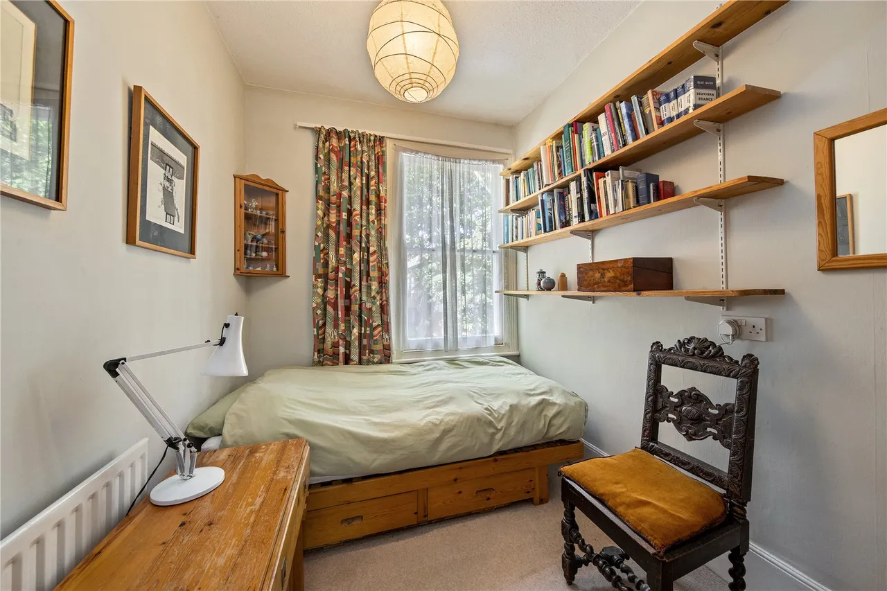 Norman Avenue, St Margarets, TW1, photo 15
