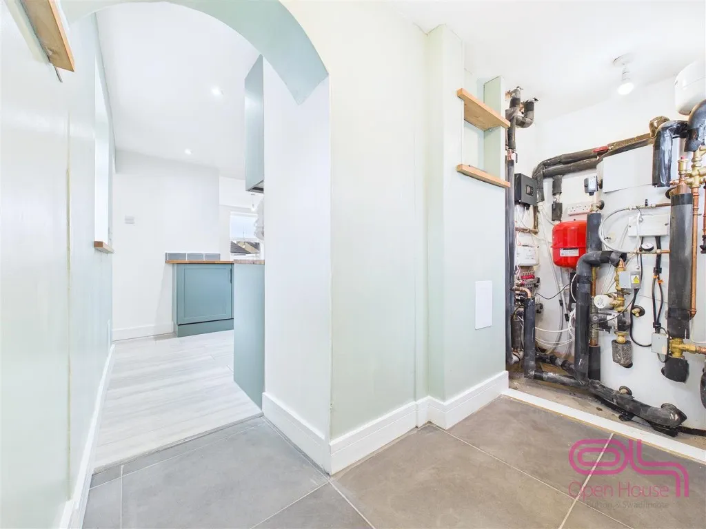 Alma Road, Newhall, DE11, photo 14