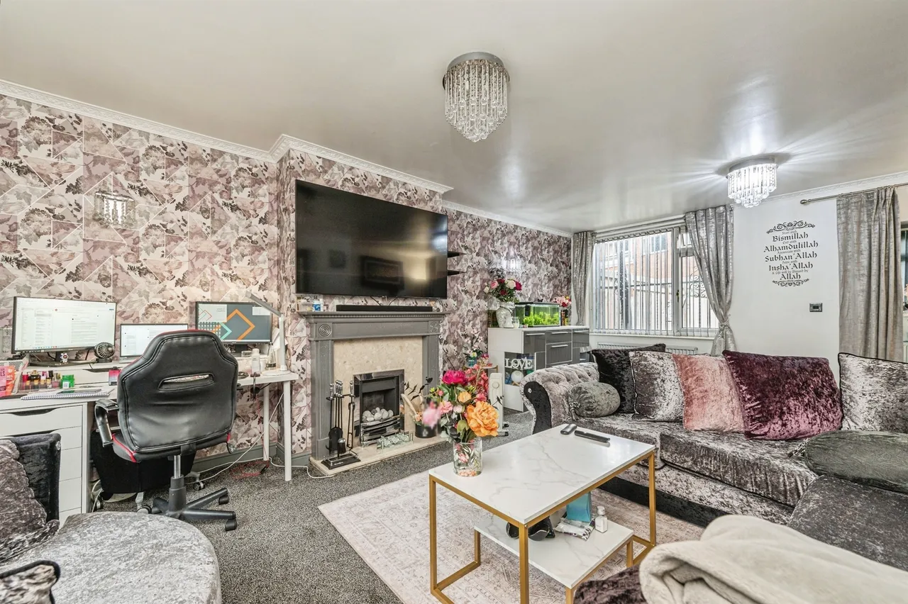 Bower Lane, Dewsbury, WF13, photo 2