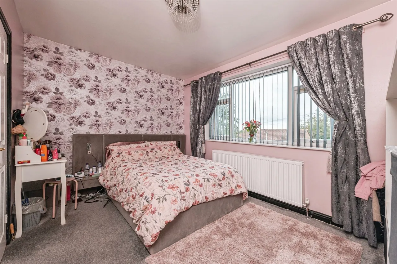 Bower Lane, Dewsbury, WF13, photo 8