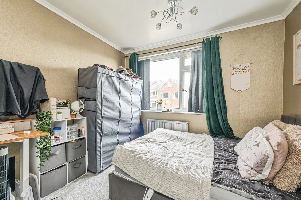 Bower Lane, Dewsbury, WF13, photo 4