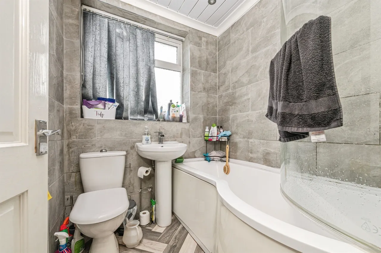 Bower Lane, Dewsbury, WF13, photo 6