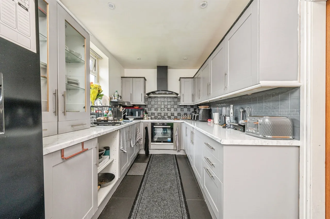 Bower Lane, Dewsbury, WF13, photo 3