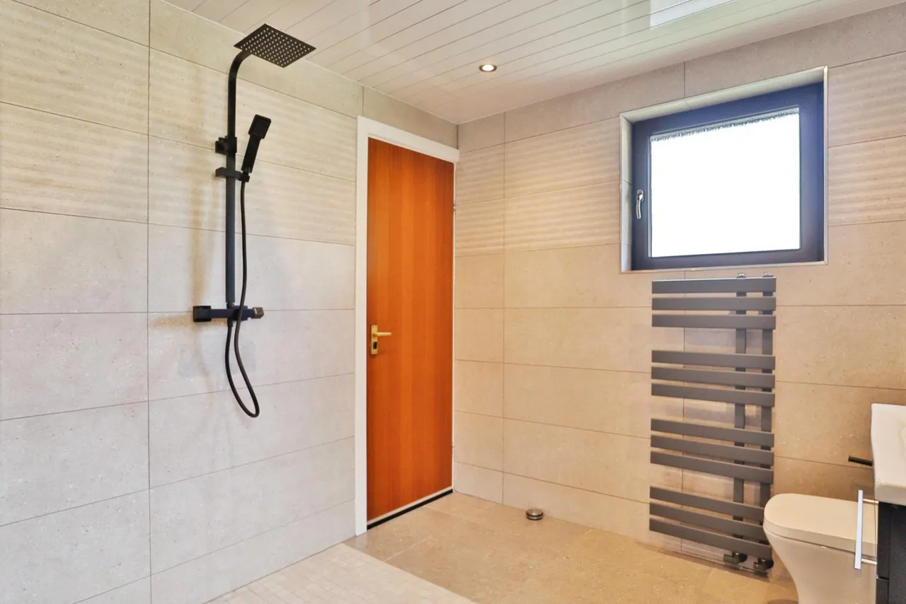 Eaton Hill, Leeds, LS16, photo 16