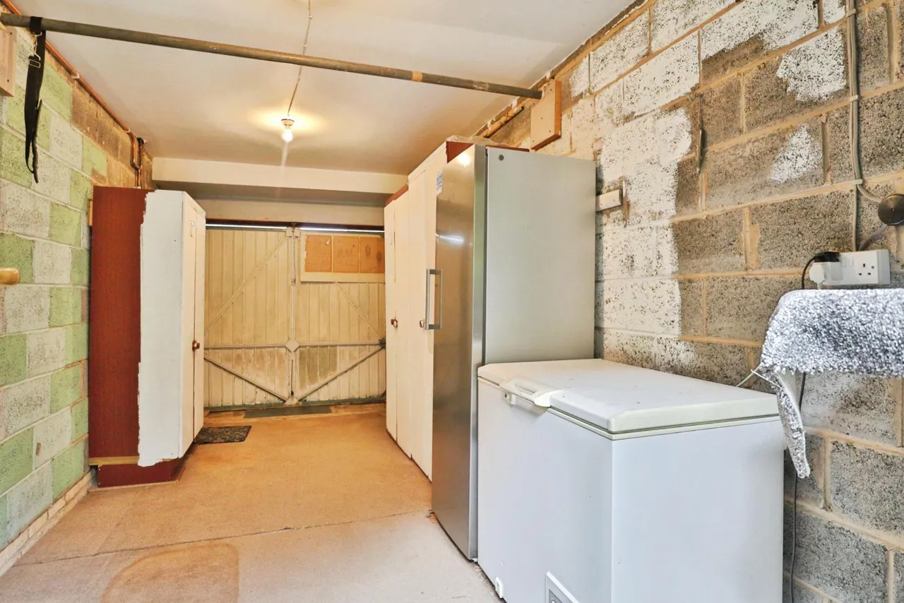 Eaton Hill, Leeds, LS16, photo 20