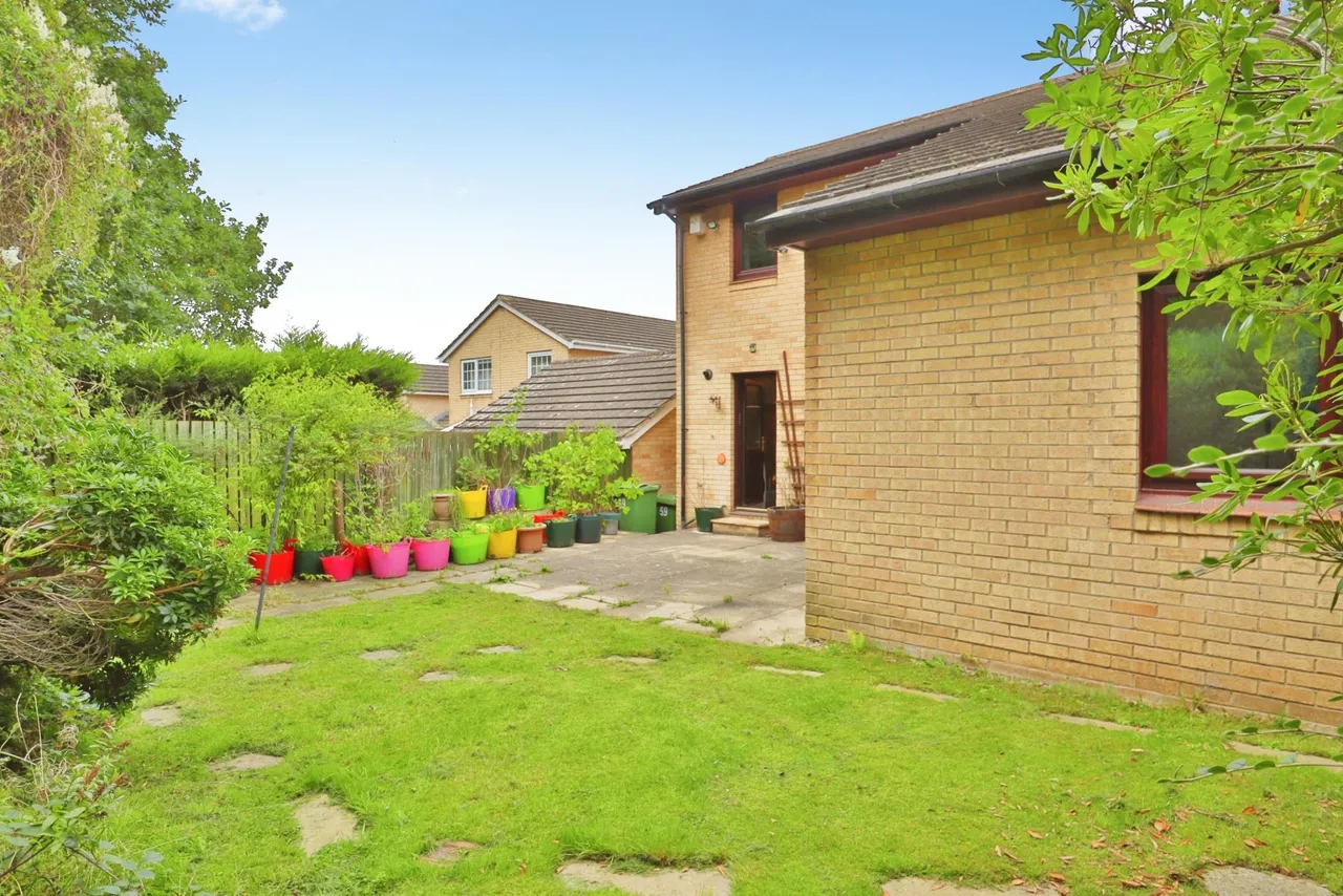 Eaton Hill, Leeds, LS16, photo 22