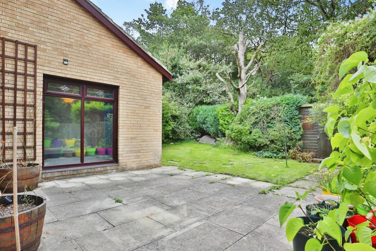 Eaton Hill, Leeds, LS16, photo 21