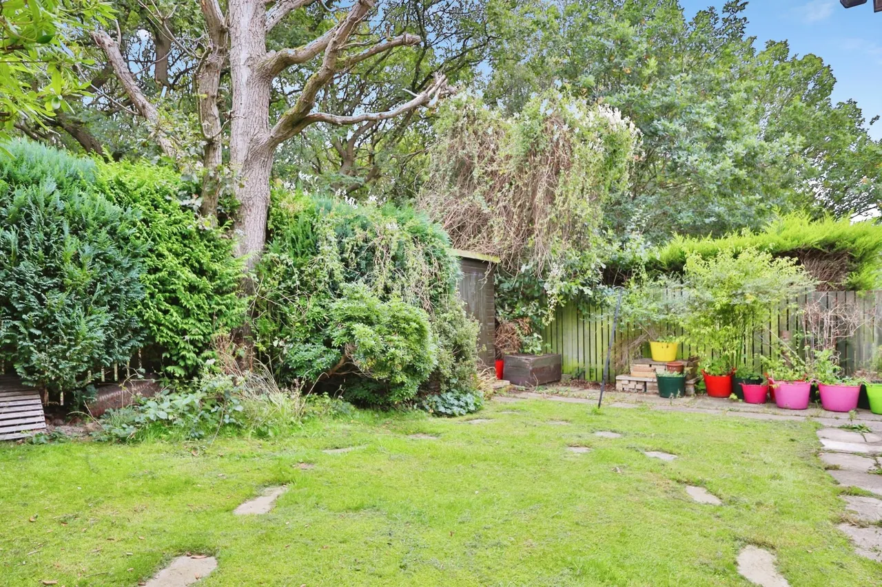 Eaton Hill, Leeds, LS16, photo 23