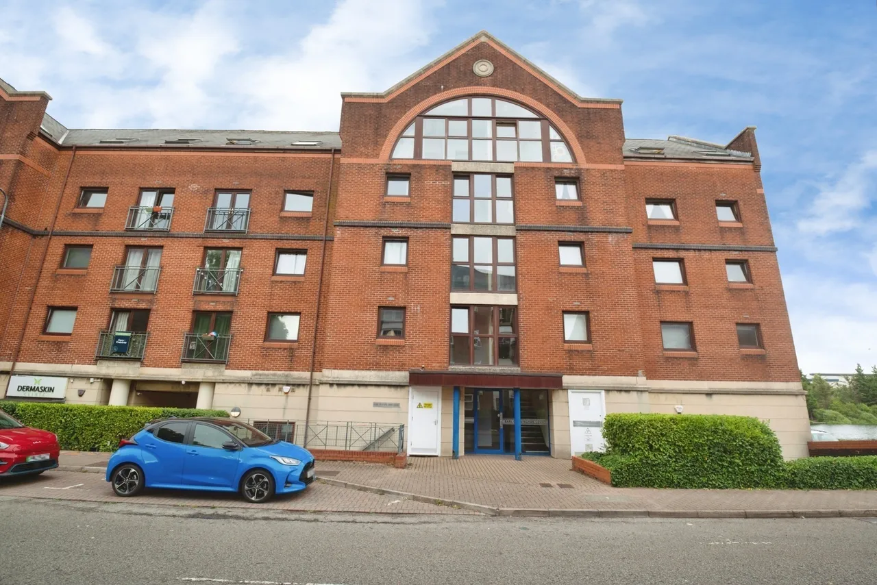 2 bed flat for sale — Earl Cunningham, Schooner Way, Cardiff, CF10