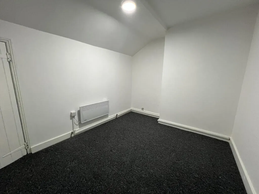 Hyde Road, M18, photo 9