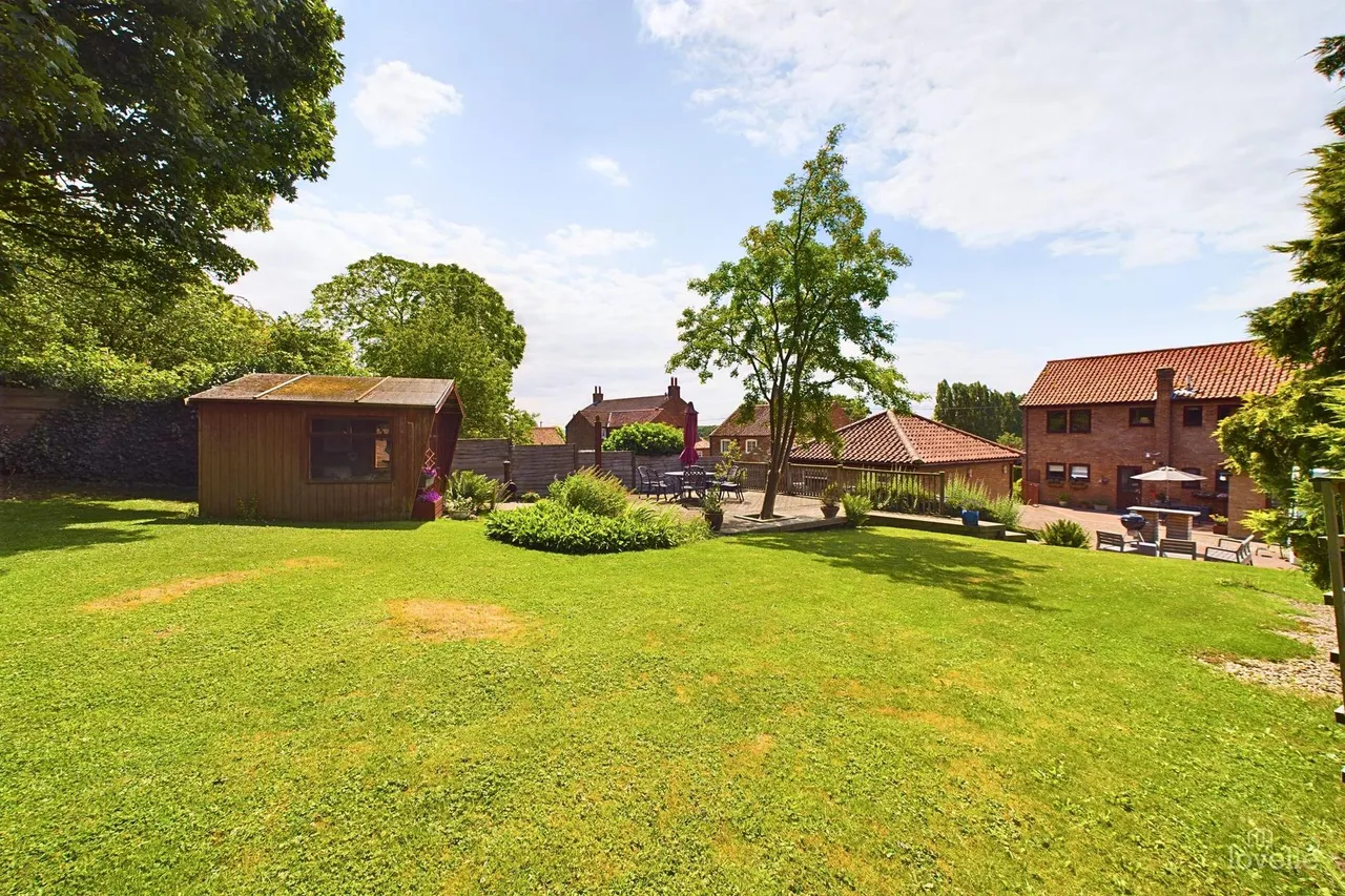 4 bed house for sale, Main Street, Horkstow, DN18