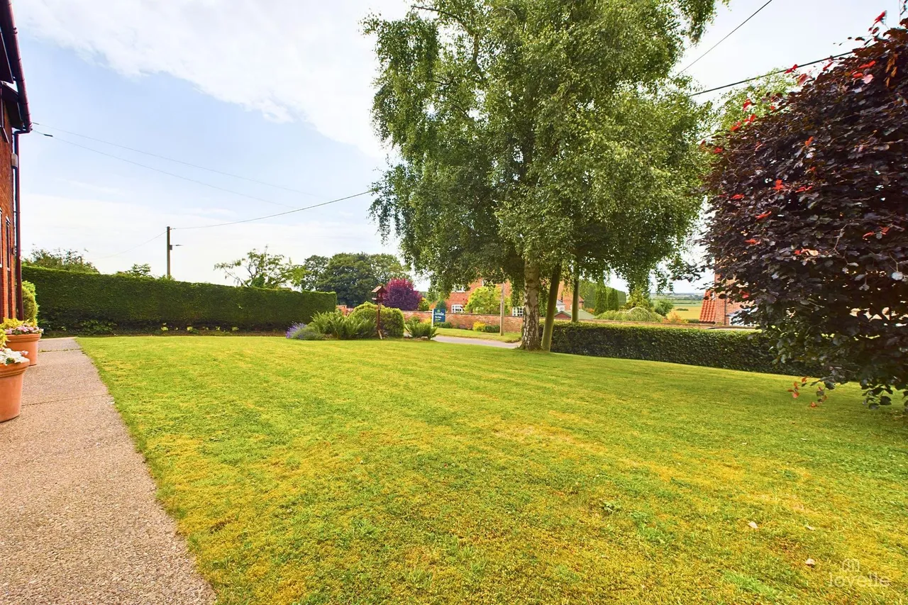 Main Street, Horkstow, DN18, photo 30