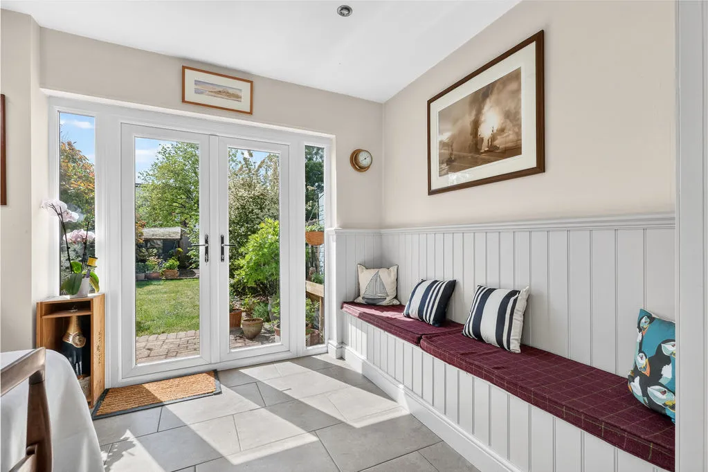 Halliford Road, Sunbury-On-Thames TW16 6DP, photo 10
