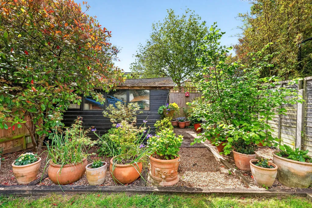 Halliford Road, Sunbury-On-Thames TW16 6DP, photo 25