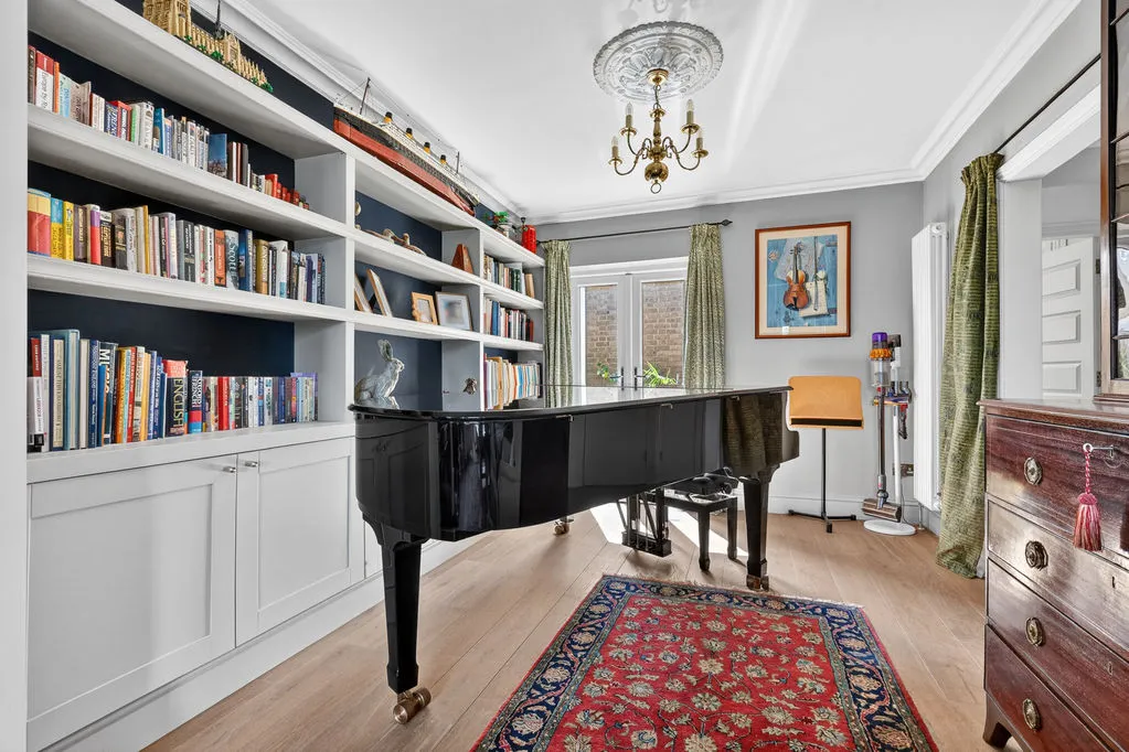 Halliford Road, Sunbury-On-Thames TW16 6DP, photo 12