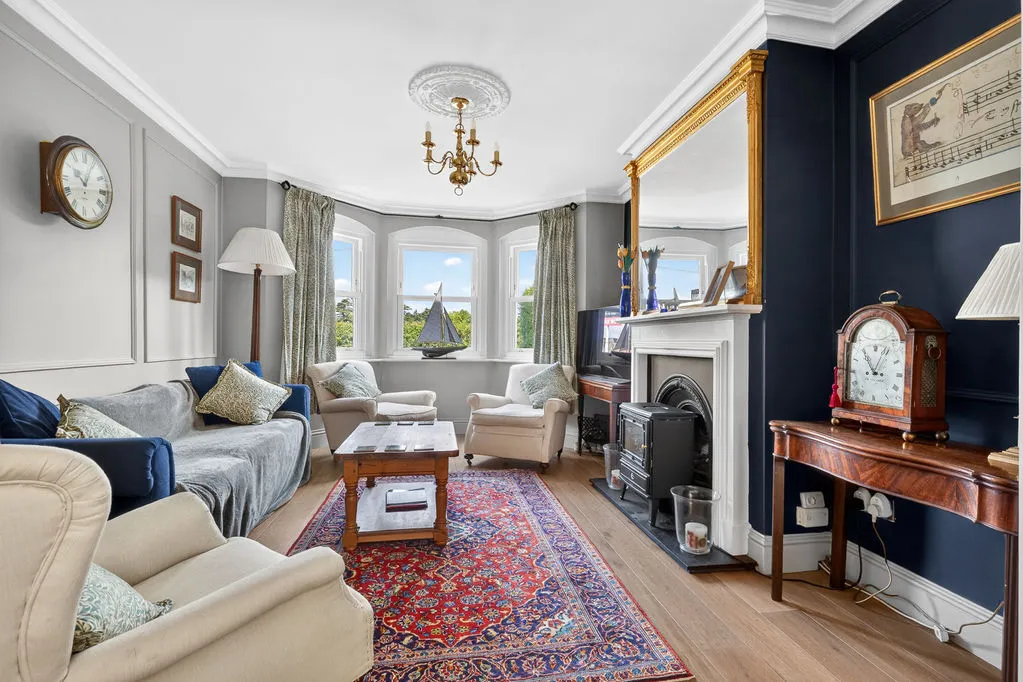 Halliford Road, Sunbury-On-Thames TW16 6DP, photo 2