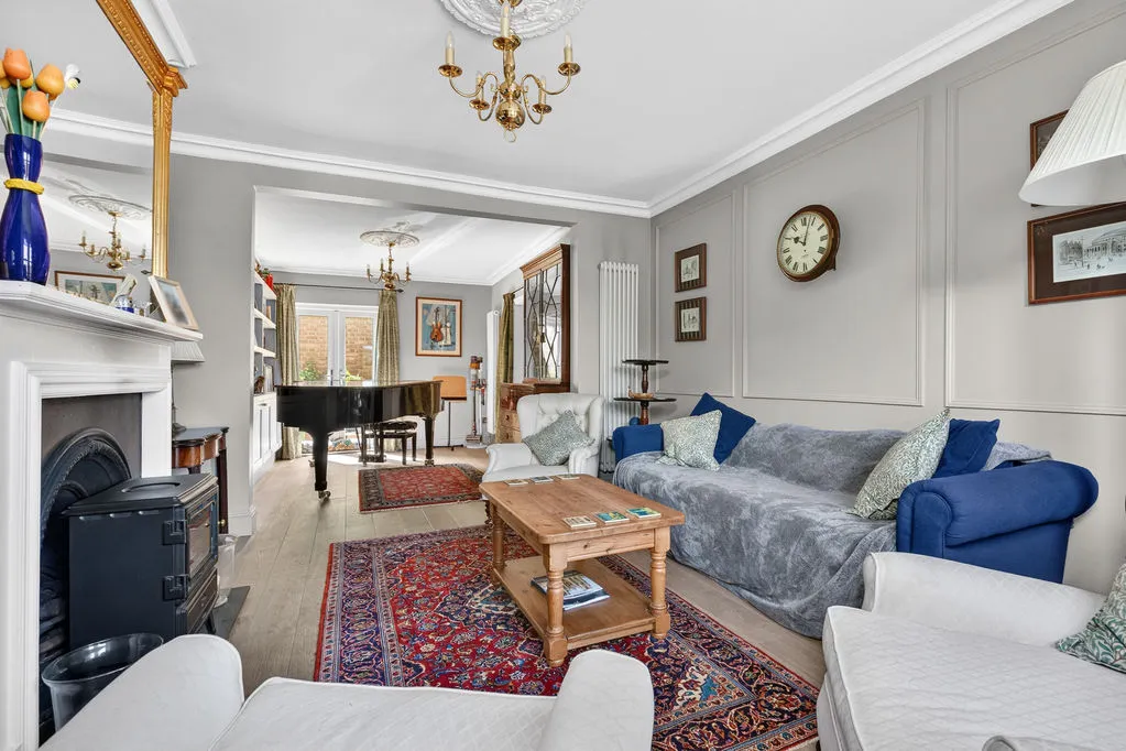 Halliford Road, Sunbury-On-Thames TW16 6DP, photo 11