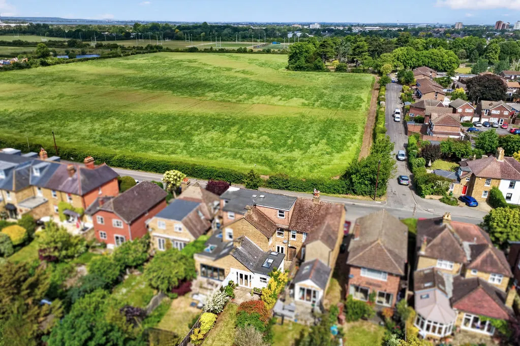 Halliford Road, Sunbury-On-Thames TW16 6DP, photo 4